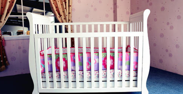 婴儿床不能太高！调节到这个高度宝宝更安逸！