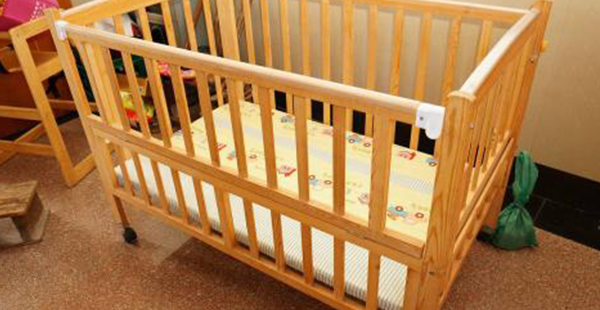 婴儿床甲醛超标不是事，去除味道试试这2种方法