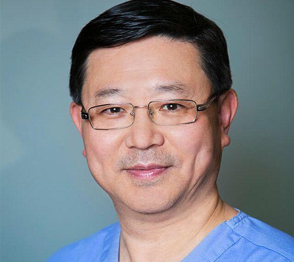 生命试管婴儿中心4人医生。叶练博士领衔团队助“好孕多多”