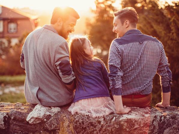 同志试管里程碑，首例共同孕育产子技术在英国实现