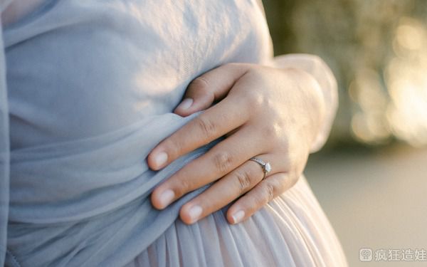 重庆妇幼保健院第三代试管婴儿移植得第四天感觉胸部涨得痛，这正常吗？