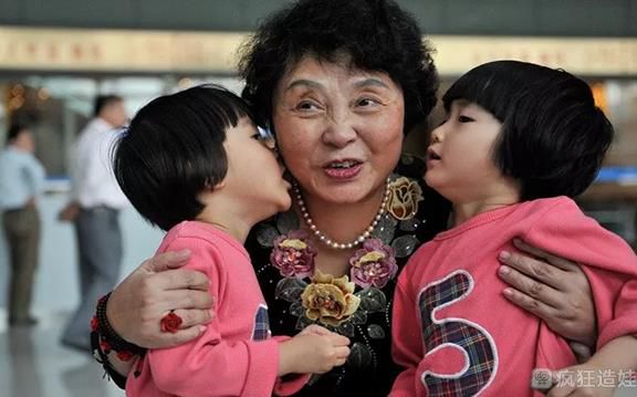 已经绝经的盛海琳做双胞胎第三代试管婴儿用的是谁的卵子？