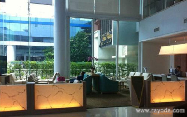 去泰国BNH医院做试管婴儿，住附近哪个酒店?