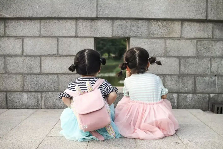 怀双胞胎一般几个月能用B超检查出来？最早和最晚是多久？