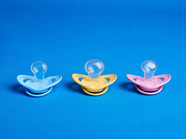 吸管和奶嘴利弊分析，不会抉择对宝宝牙齿的危害是真的大