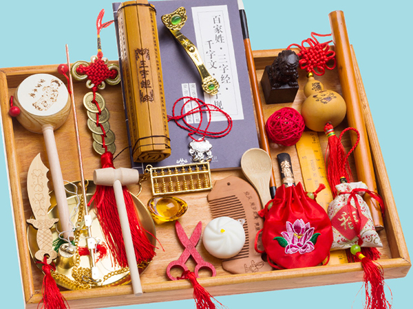 抓周流程当真不简单，梳头歌、祈福一样不能少