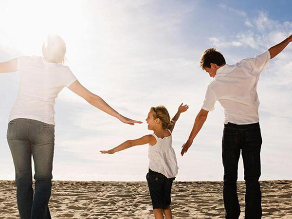 住在外卖箱里的女儿长大了，这样的父母值的称赞