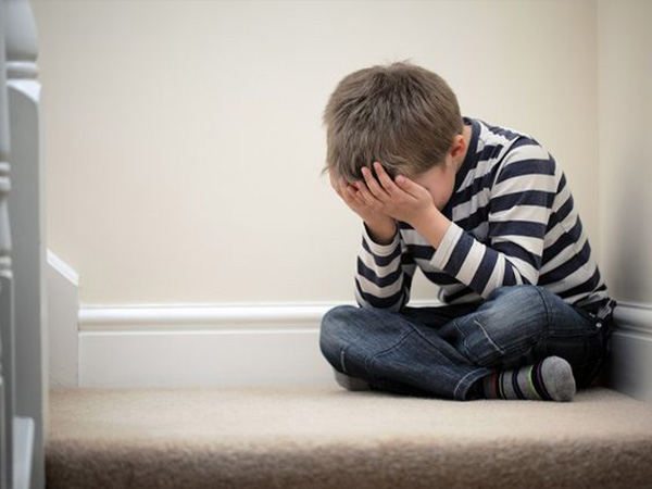 9岁男孩一提上学就发烧诊断为抑郁，出现这些症状家长得提防