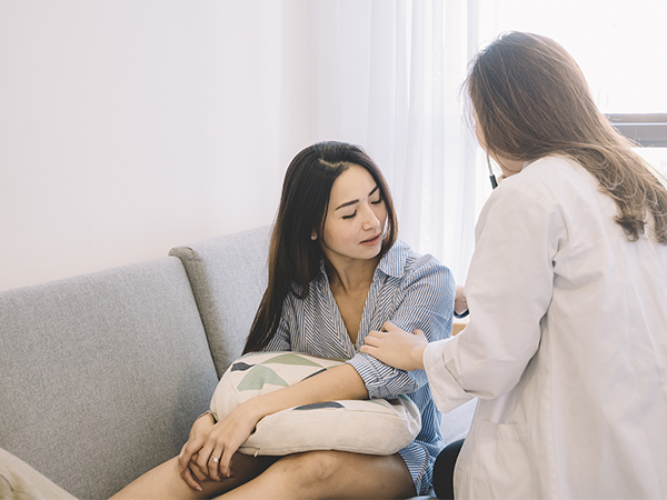 移植成功初期这十大症状很明显，乳房柔软有胀感说明已着床