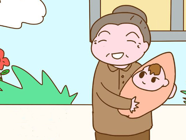 大妈跳广场舞把孩子栓栏杆上，孩子可不是这么照看的