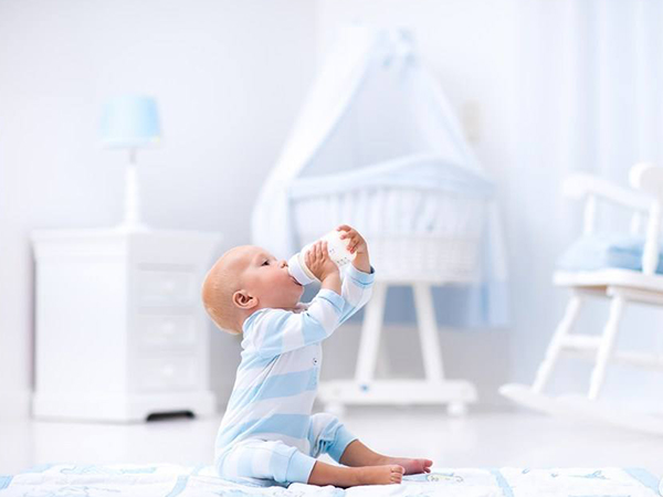 崔玉涛谈0-6个月宝宝奶量标准，次数、间隔时间有讲究