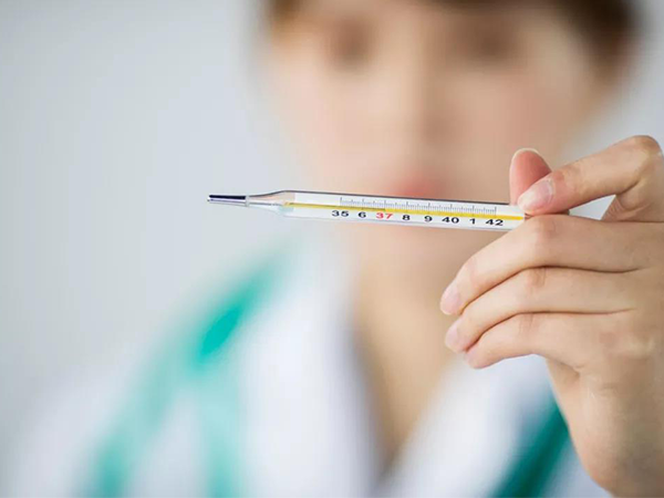 小孩发烧用按摩只需五步,对照图解快速get退烧穴位