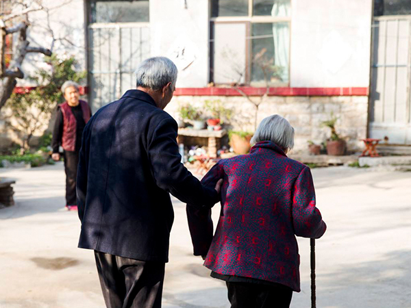 这13种老人并不适合带孩子，过分溺爱真不可取