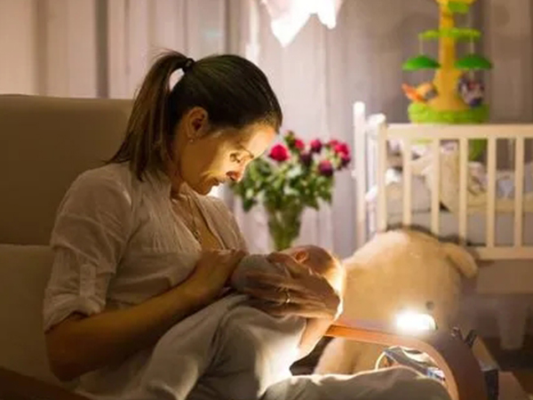 崔玉涛力荐五个断夜奶的方法，选对最佳时间不要太轻松