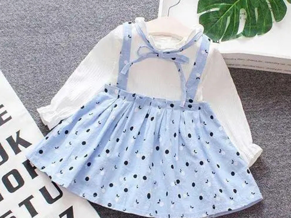 小孩穿衣服颜色有讲究，根据肤色选衣服才更好看