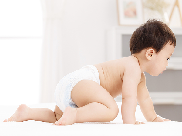 不能过早让宝宝穿拉拉裤，过来人表示大小便侧漏太无奈