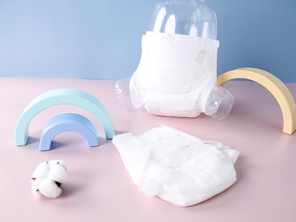 这样穿纸尿裤才正确！三步教程助你找准位置不勒腿