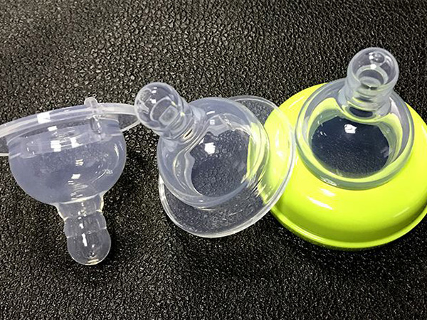 教你读懂宝宝奶嘴型号，S、M、L三种大小适龄不相同