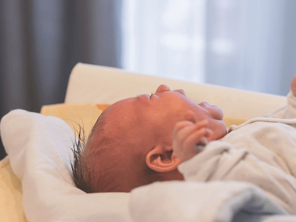 婴儿喂养困难反复厌奶原因分析，有时消化不良真是祸首