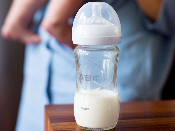 背奶妈妈上班前得做好的准备：奶瓶、吸奶工具都少不了