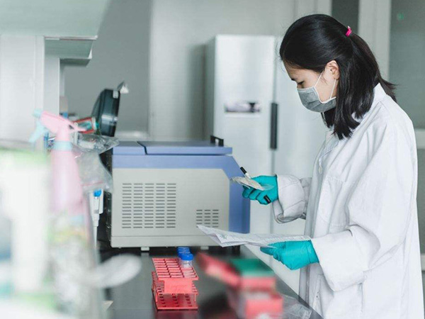 在家做亲子鉴定有六种方法，看这些部位就知是否为亲生