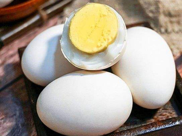 别再傻傻地煮鹅蛋了，孕妇这么吃鹅蛋才算最有营养