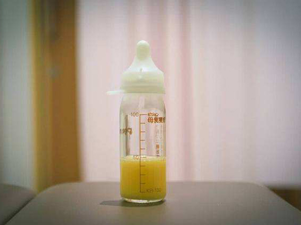 产后初乳5大营养价值汇总：婴儿吃的好处不用多说！