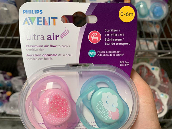 宝宝用安抚奶嘴三大好处和坏处，长期使用当心嘴巴变形