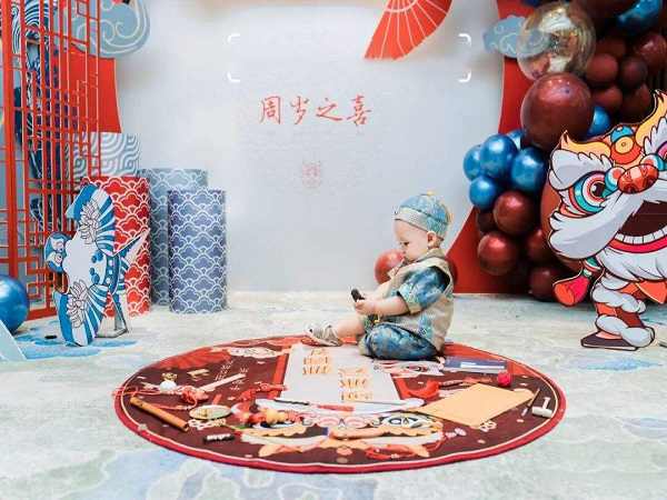 宝宝抓周必备的8件物品清单分享，计算器、书本不能少