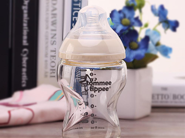 新生儿奶瓶材质选择超详细攻略，塑料、玻璃各有优缺点