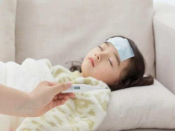 小孩发烧按摩5步即可退烧，这些穴位图赶紧收藏！
