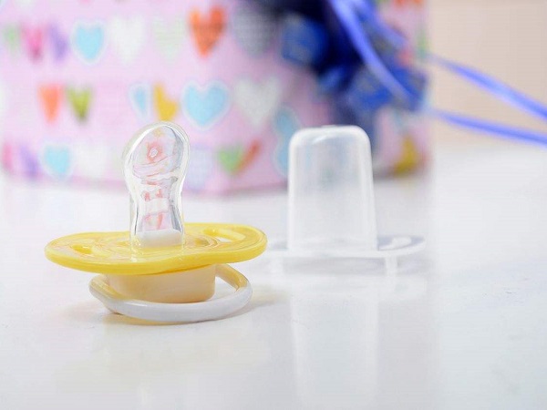 戒掉婴儿安抚奶嘴最佳时间分享，最迟不要超过这个年龄