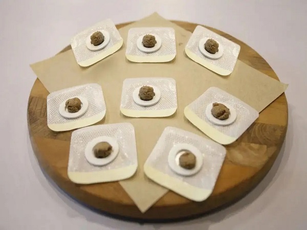 三伏贴作用及适用人群详解：年纪小的幼儿真没必要用