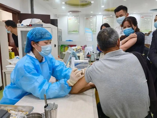 替家人查新冠疫苗接种记录分六步走，微信支付宝均可查询