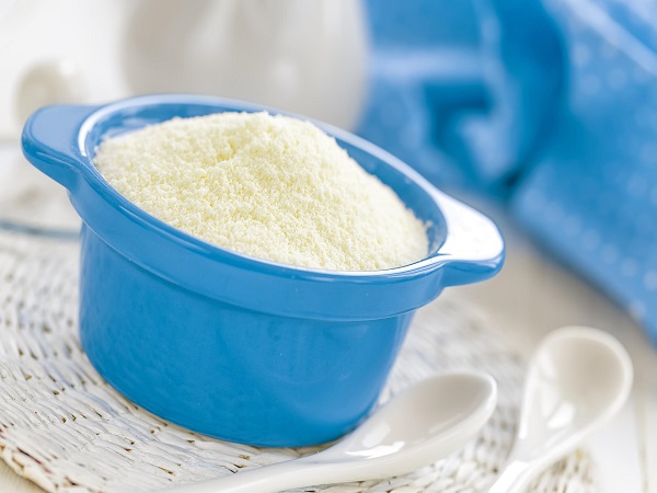 飞鹤和澳优奶粉强强对比，看完配方和吸收效果便知哪个好