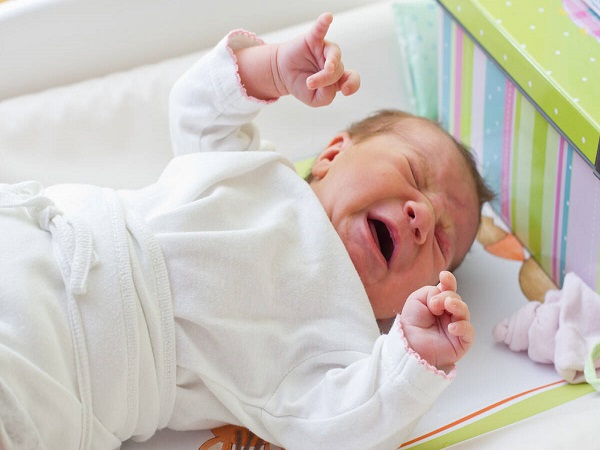 关于百日哭孩子的民间说法不可信，真实原因与这3点有关
