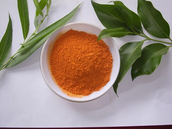 中医雄黄生男孩的佩戴图分享：放肚脐上才是正确位置