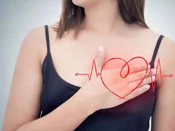 怀孕七个月有初乳流出来属正常现象，要不要挤因人而异