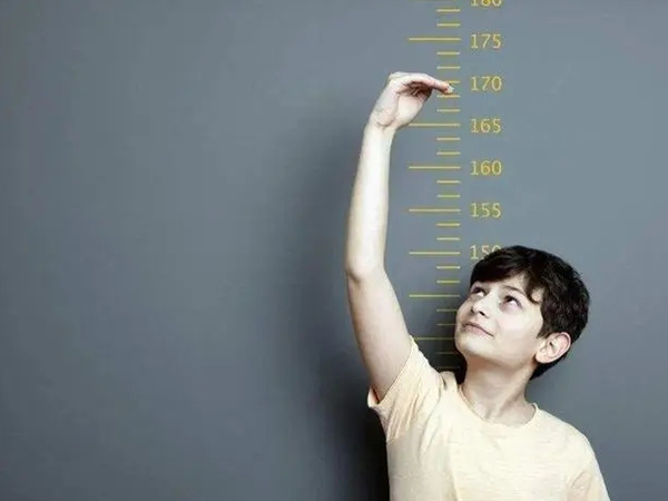 2022年1-12岁男孩身高标准对照表，对比看是否达标！