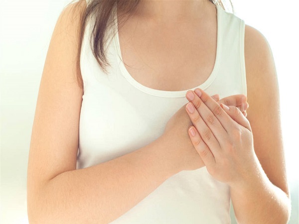 奶结疏通最简单的五种方法：土豆片敷乳房可快速消除结节