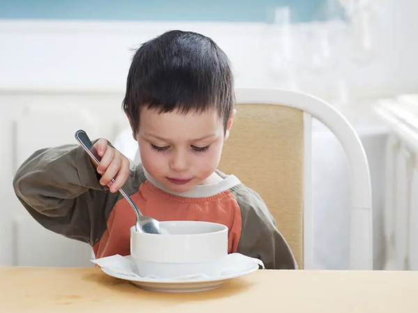 6-12月婴儿辅食添加顺序时间表：记住顺口溜带娃不犯愁