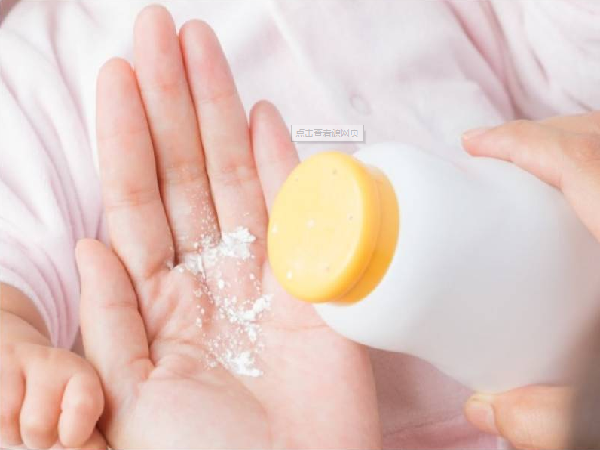 医生不建议新生儿用爽身粉有原因，长期使用有害身体健康