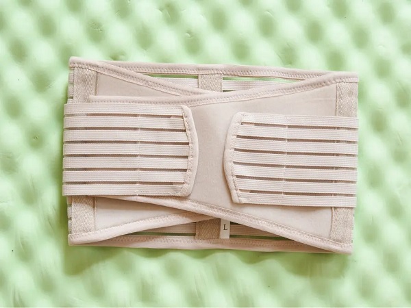 医生不建议孕妇使用托腹带的原因，会“勒着”胎儿真不假