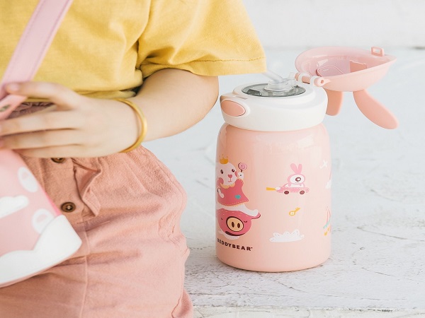 宝宝每个阶段用杯子的顺序先搞懂，吸管杯、鸭嘴杯别搞混