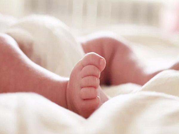 婴儿0一3月人工喂养规律表分享，把握时间和次数是关键