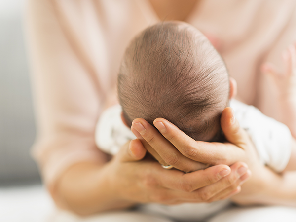 婴儿脑发育迟缓的8大症状整理，大运动落后家长可要注意