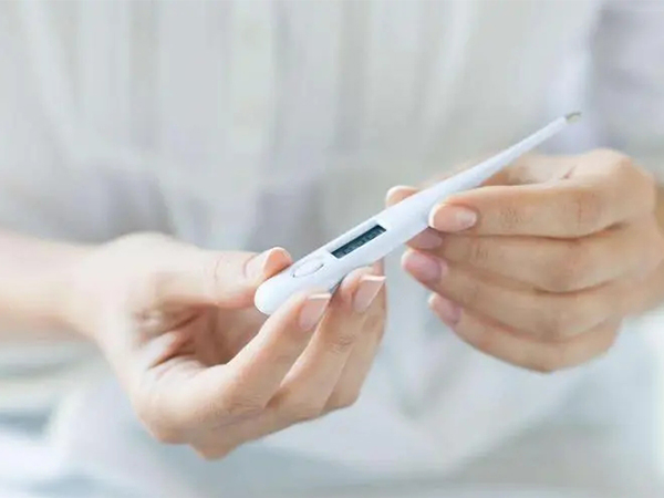 宝妈必备的小儿推拿三大退热手法，推左手还是右手要弄清