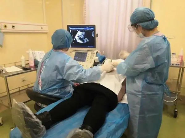 做羊水穿刺肚子上的伤口图片分享，发红可能是感染要注意！