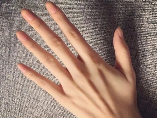 非常难得的十大吉祥手相图解，手上有四条线的属人上人