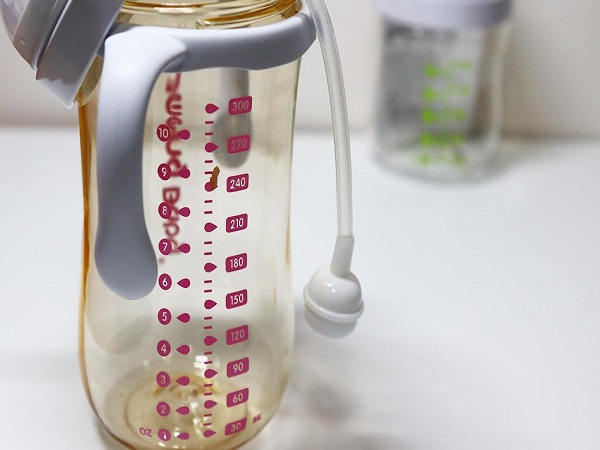 过早用重力球奶瓶有3大危害，影响孩子的口腔发育要警惕